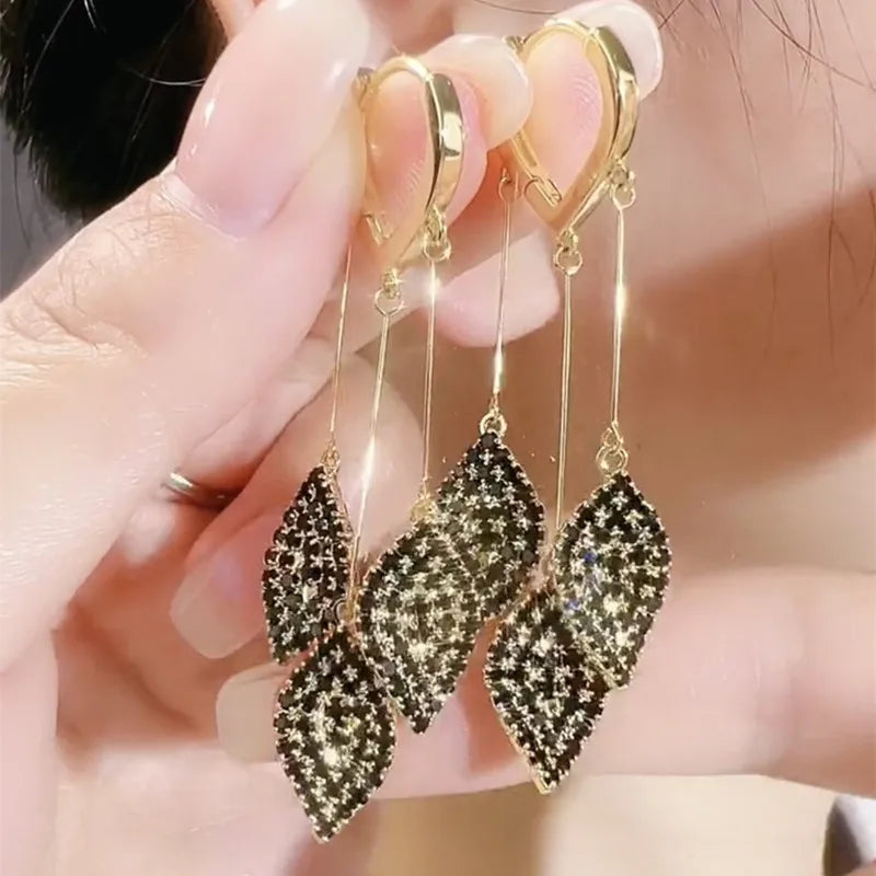 Light Elegant Party Earrings