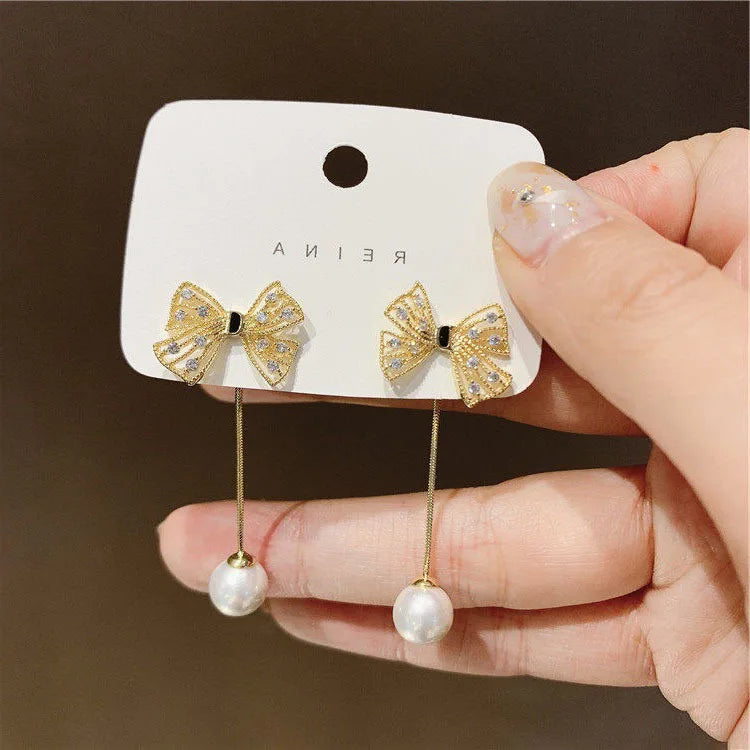 Light Elegant Party Earrings