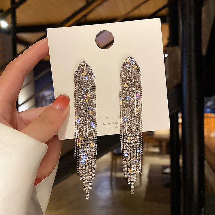 Light Elegant Party Earrings