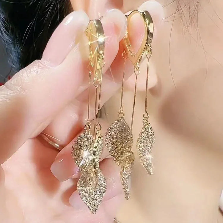 Light Elegant Party Earrings