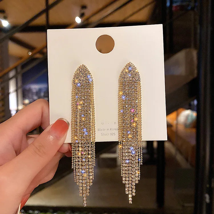 Light Elegant Party Earrings